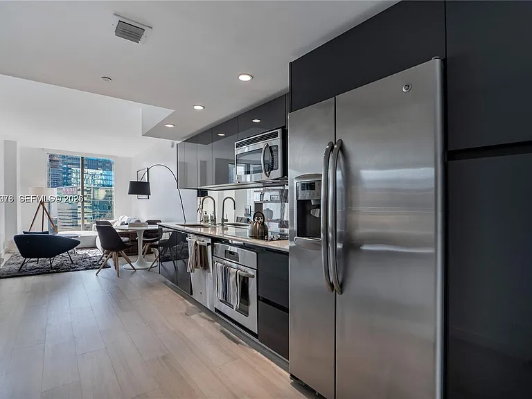 31 SE 6th St #2205 — Photo 5