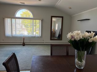 (Undisclosed Address), New Hyde Park, NY 11040