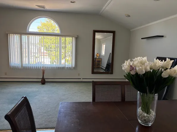 (undisclosed Address), New Hyde Park, NY 11040