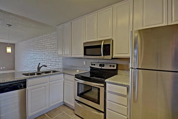 2 bed, 960 sqft, $1,700 — Photo 1