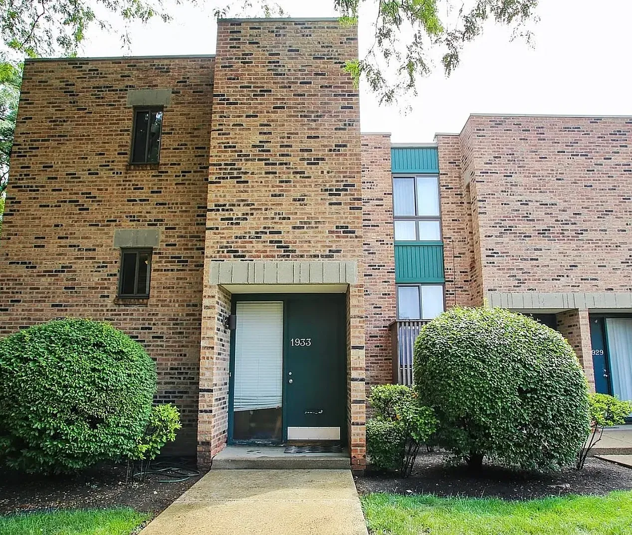 3 bed, 2.5 bath, 1600 sqft, $2,800 — Photo 1