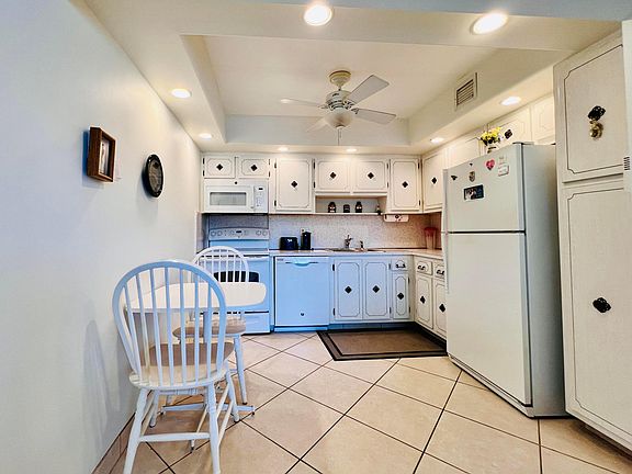3rd image of 213 Wellington D
