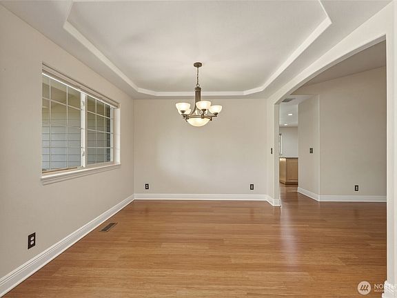 4th image of 860 Fern Court