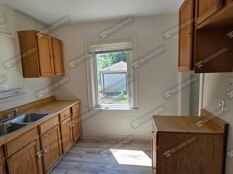15757 Pinehurst St — Photo 21