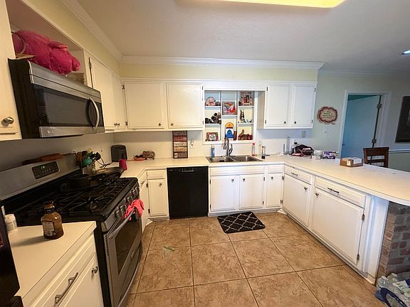 4th image of 2429 Saint Francis St
