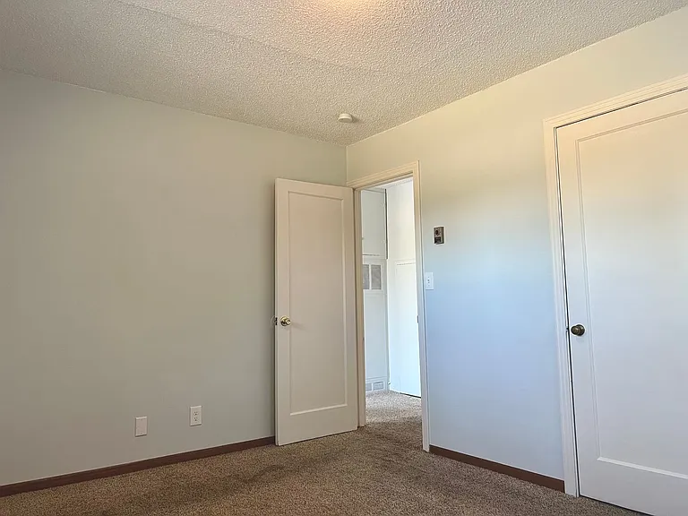 16043 Sylvester Rd SW — Photo 8