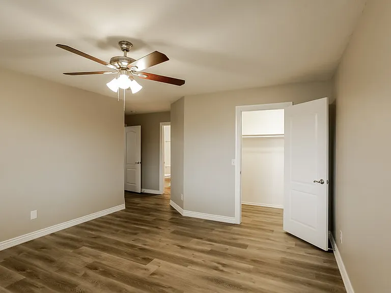 1079 E Yuma Ave — Photo 11