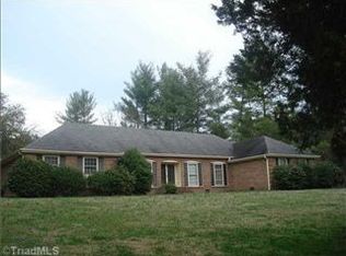 3003 E Sedgefield Dr, Greensboro, NC 27407