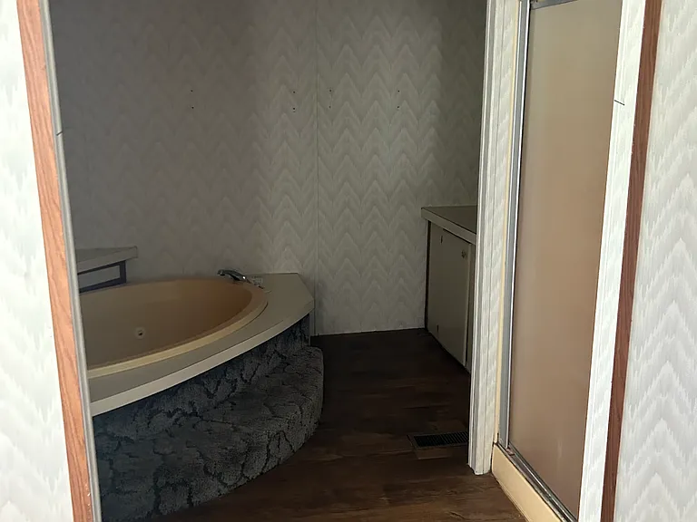 135 Clover Ln — Photo 3