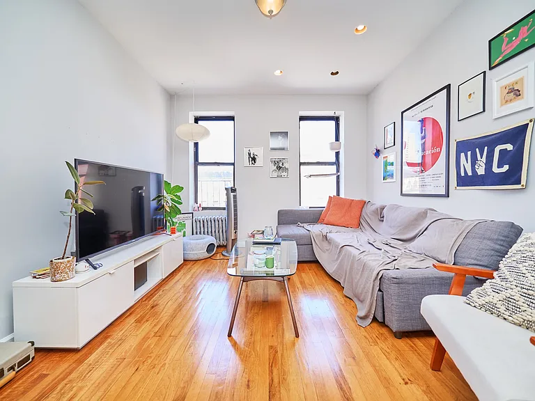 796 9th Ave #18 — Photo 1