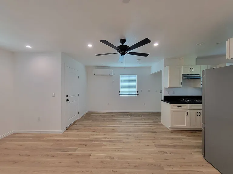 11325 Martha St — Photo 6
