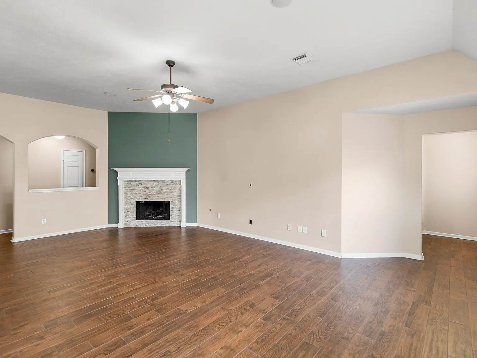 4 bed, 2.0 bath, 2147 sqft, $2,485 — Photo 4
