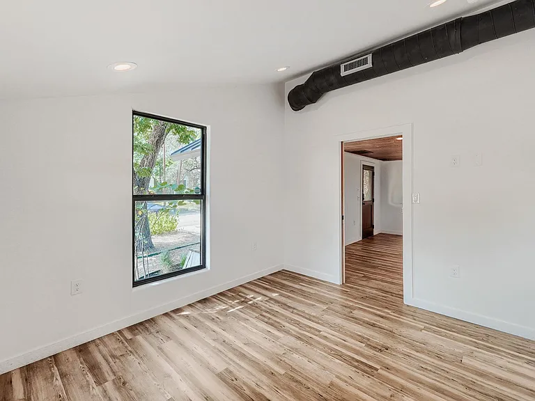 1321 W San Antonio St — Photo 23