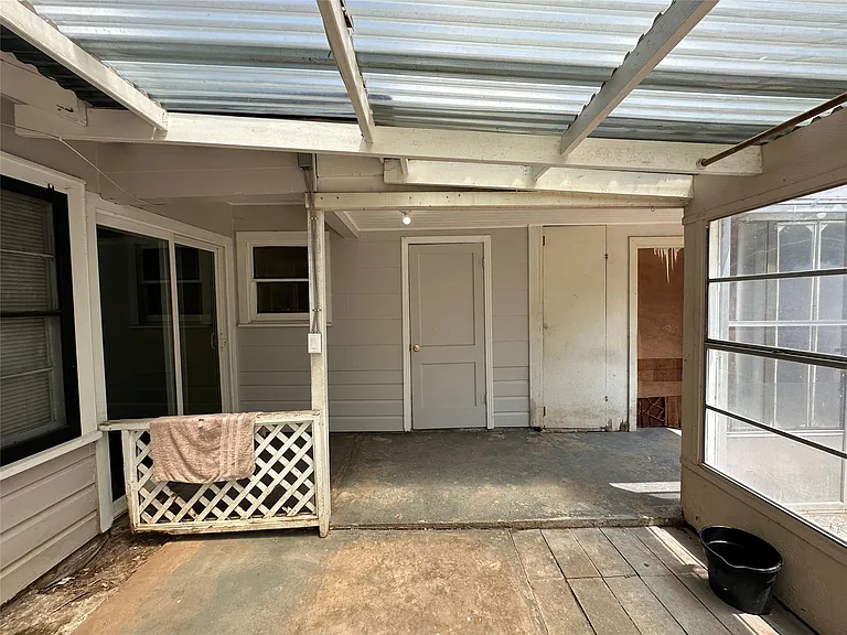 1121 Millie St — Photo 40