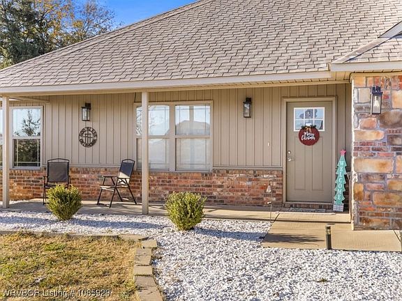 5th image of 206 Blackstone Dr