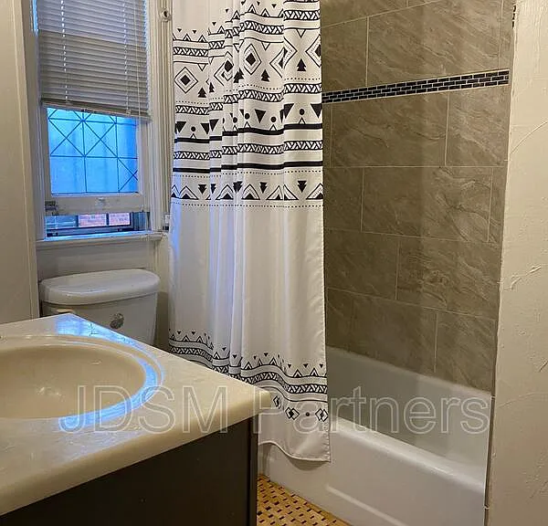 1260 Vine St #4 — Photo 14
