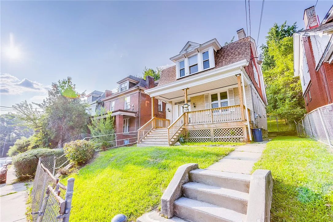 110 Maywood St photo 1