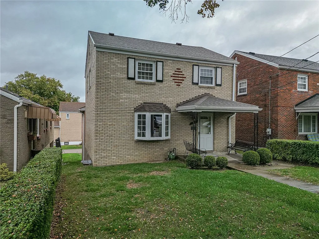 1605 Hawthorne St photo 1