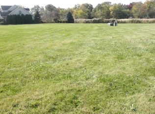 825 Peninsula Dr, Wauconda, IL 60084