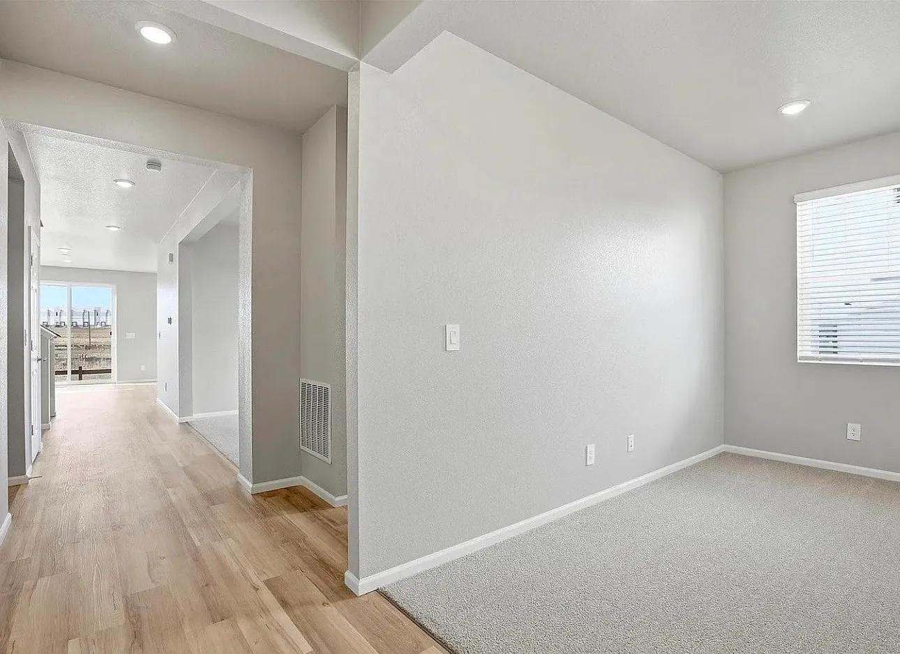 6 bed, 4.5 bath, 4316 sqft, $5,000 — Photo 1