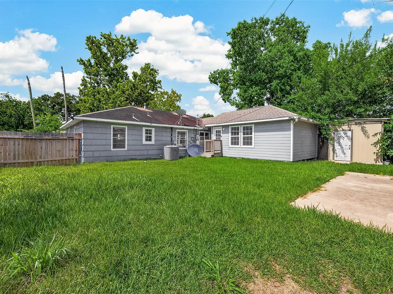 5 bed, 2.0 bath, 1614 sqft, $1,895 — Photo 3