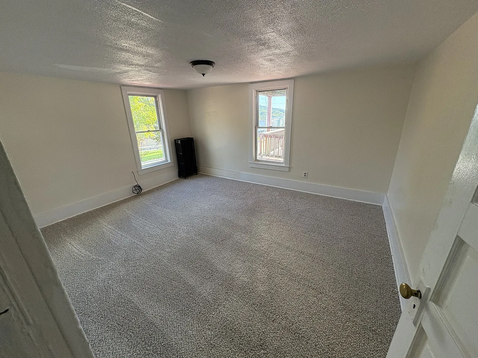 517 Bigler Ave — Photo 1