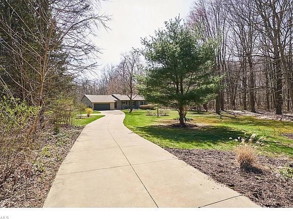 3rd image of 4362 Maple Dr