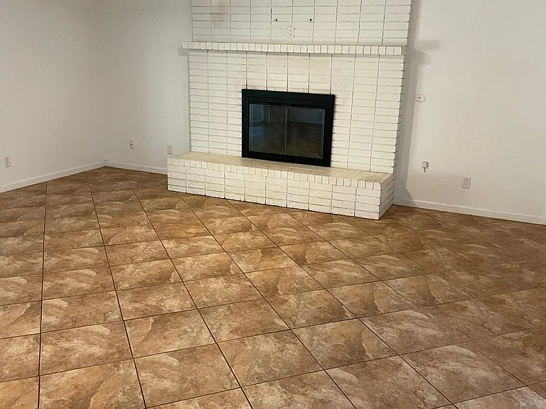 508 W Poe St — Photo 16