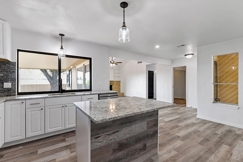 4 bed, 1600 sqft, $2,500 — Photo 3