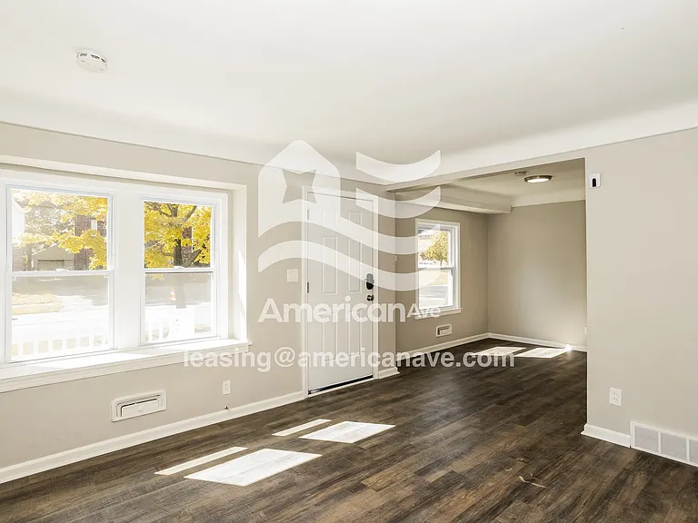 1558840_004_living_room_14054166.jpg