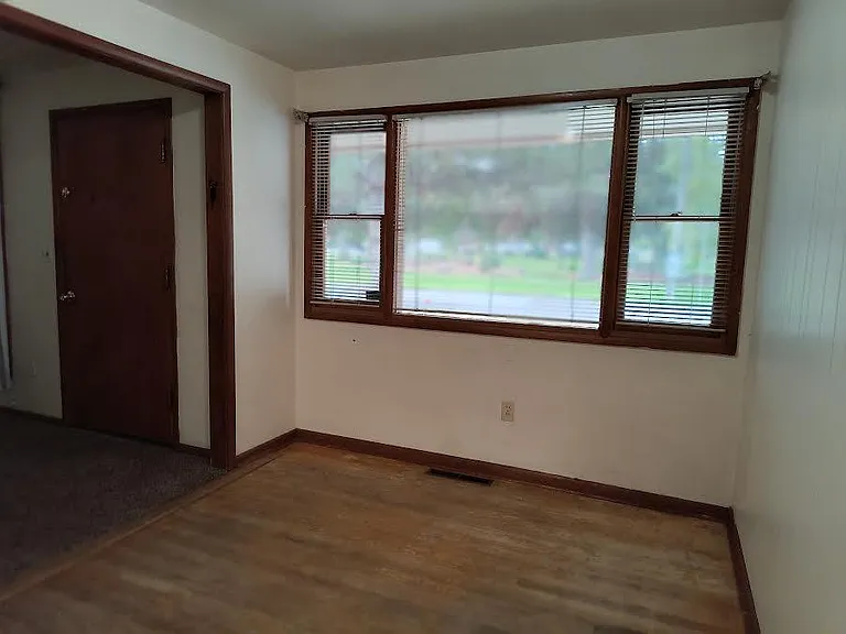 710 W Pine Ave — Photo 4