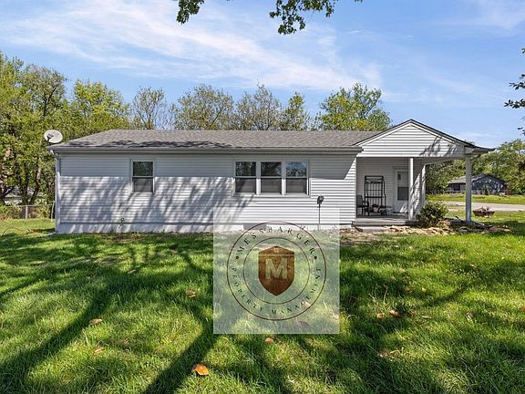 3rd image of 216 Myron Ave