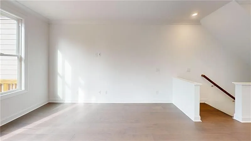 3 bed, 4.0 bath, 2004 sqft, $2,700 — Photo 3