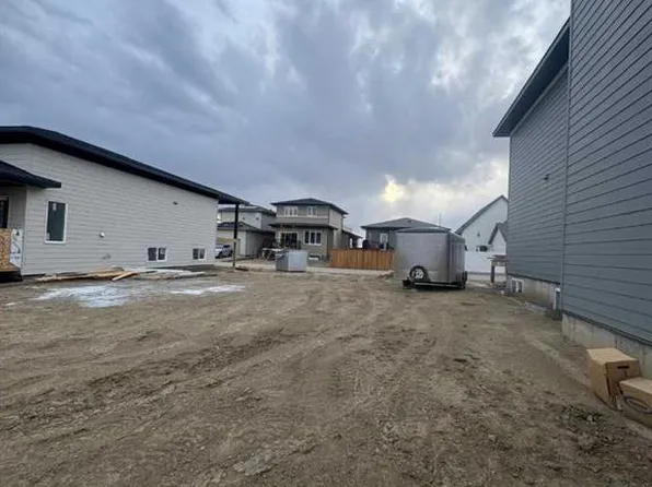 660 Devonia Rd W, Lethbridge, AB T1J 5J7