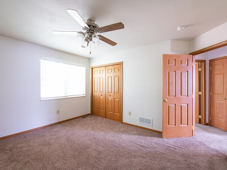 Holiday Park Apartments and Townhomes — Photo 18