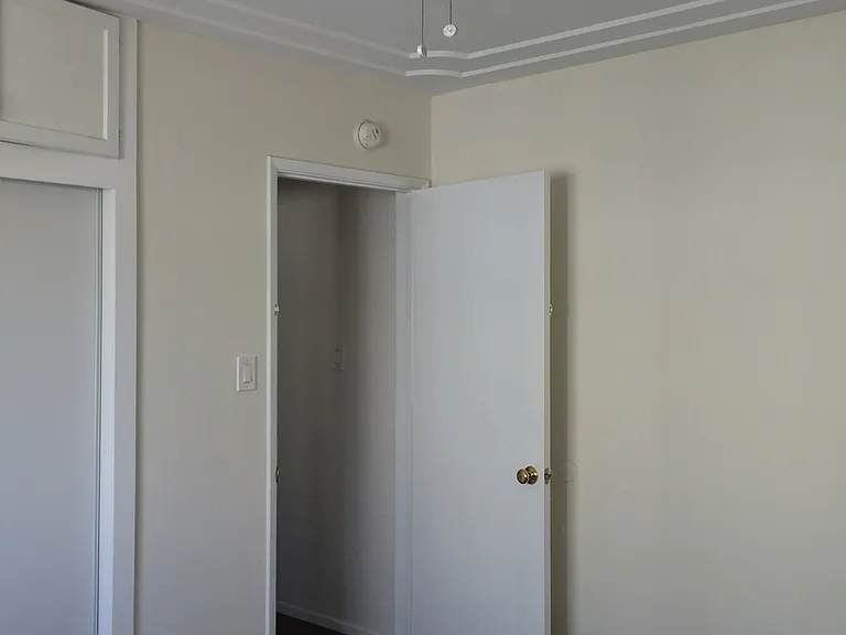 1148-1156 W Valencia Dr — Photo 10