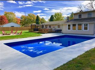 930 River Rd, Columbus, IN 47203