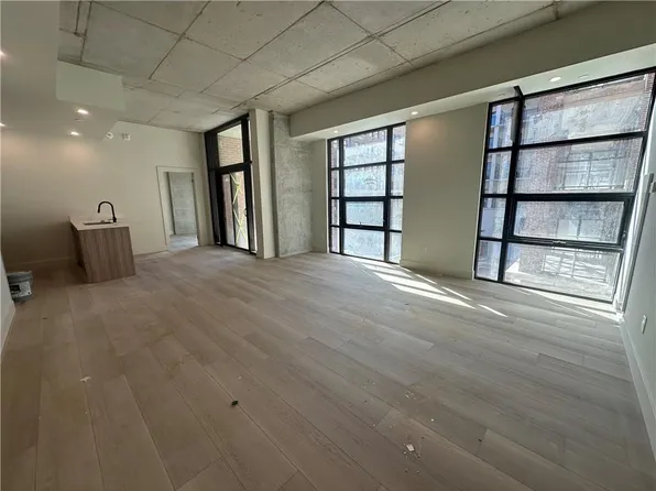 26 Augusta St, Hamilton, ON