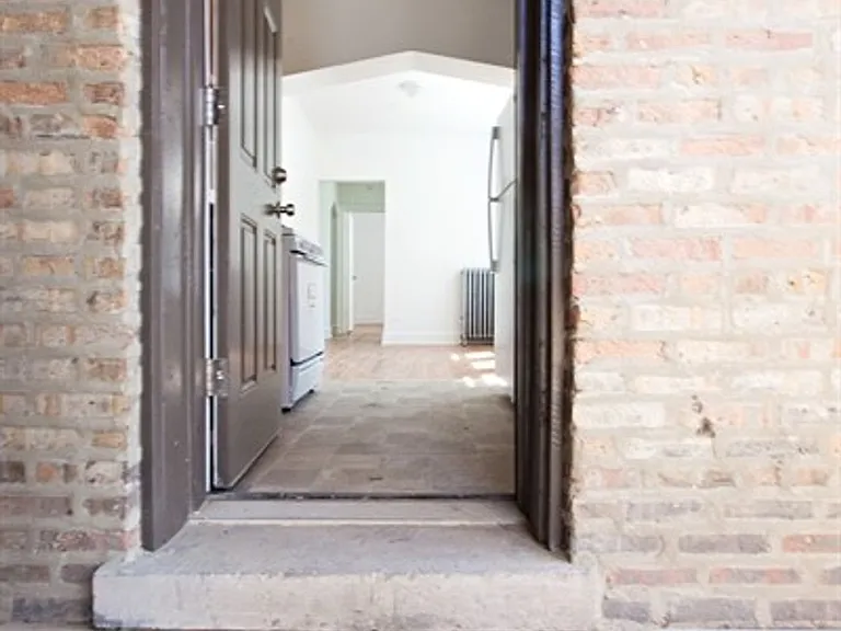 11932 S Stewart Ave — Photo 10