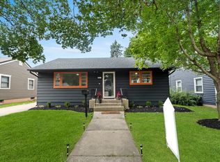 411 S Elmwood Dr, Aurora, IL 60506