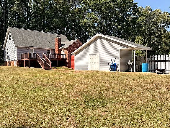 5th image of 822 Mount Moriah Rd