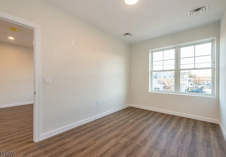 515 Union Blvd #28 — Photo 9