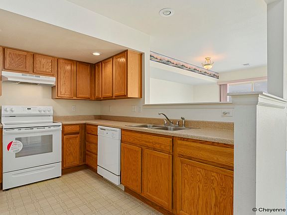 5th image of 601 W 3rd St