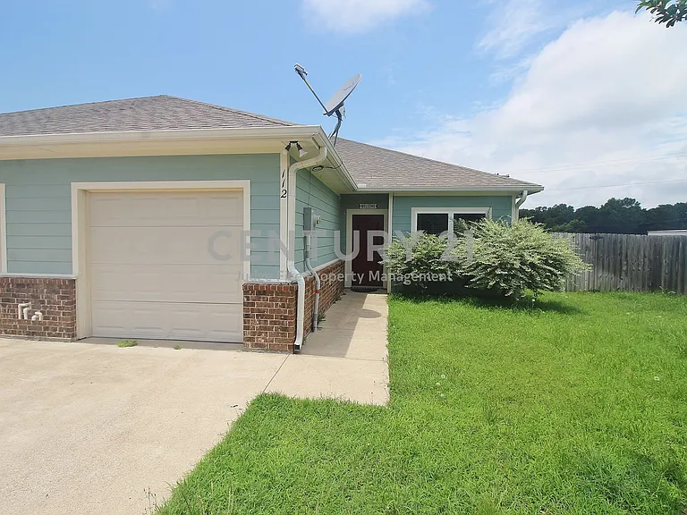 112 Bridle Ct — Photo 1