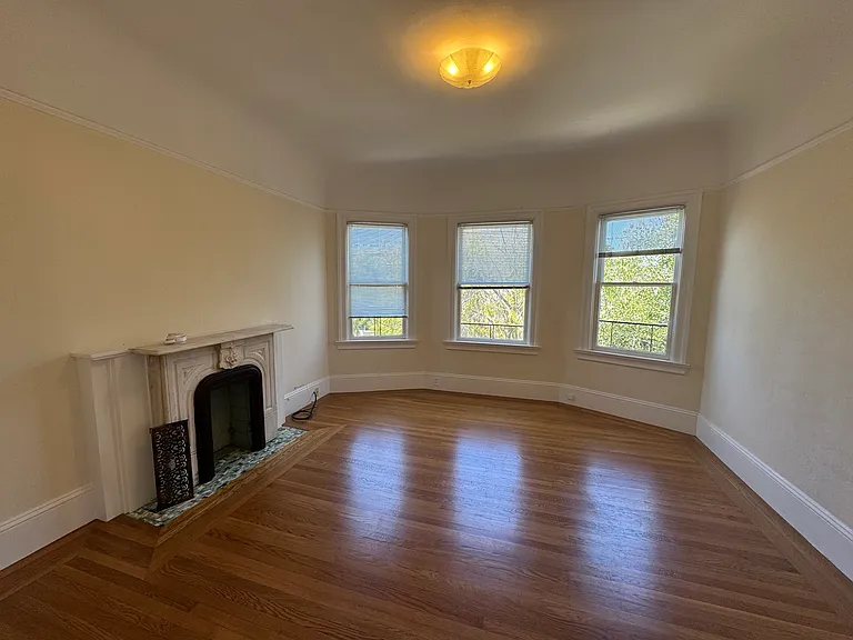 830 1/2 Taylor Ave — Photo 2