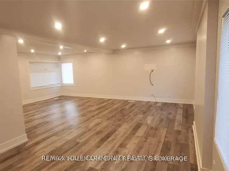 953 Yonge St — Photo 5