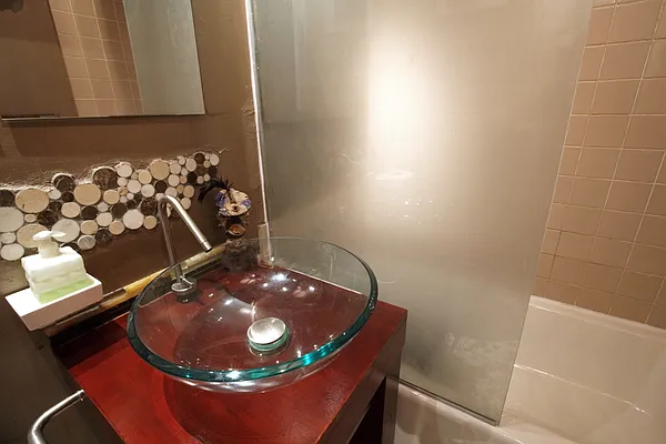 Sold by Vesna Radunovich, LREB | media 11