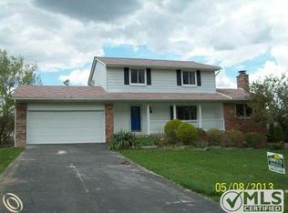 795 W Oxhill Dr, White Lake, MI