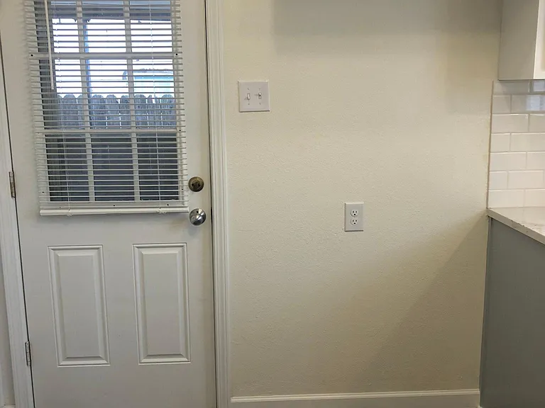 4213 SW 9th Ave — Photo 5