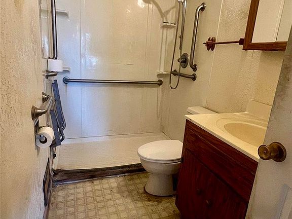 4th image of 1001 W Overland Dr